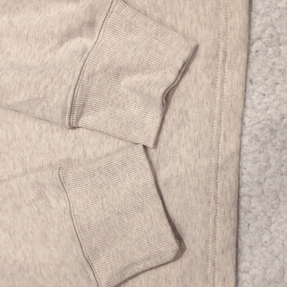 L: Kirkland Cozy Fleece Sweater - Picture 3 of 8